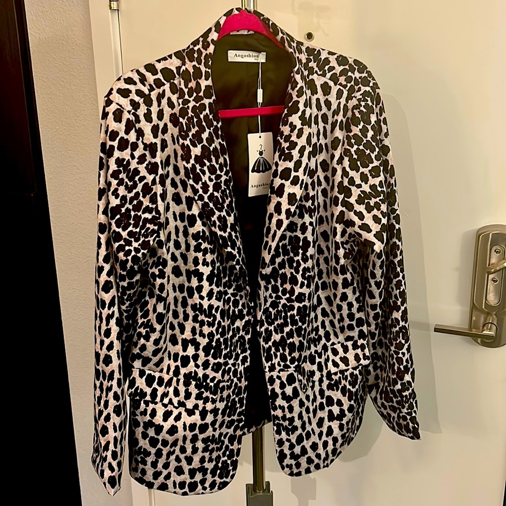 Brand New Leopard 🐆 Blazer ❤️